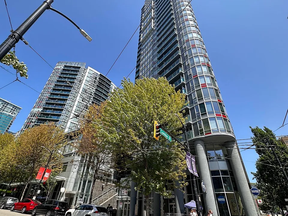 233 Robson St #2108