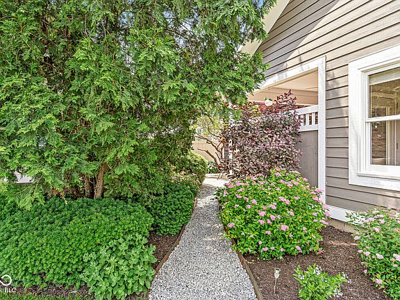 2nd image of 3535 Clearwater Cir