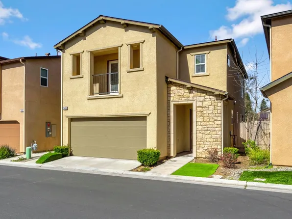 5468 W Santa Barbara Dr, Fresno, CA 93722