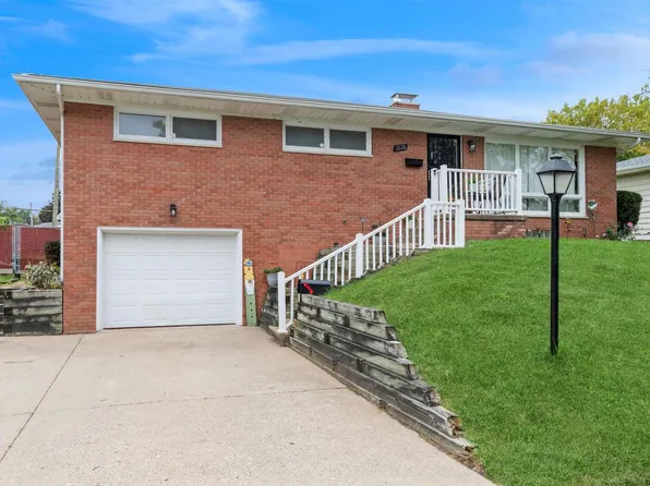 1226 Hilltop Dr, Milan, IL 61264