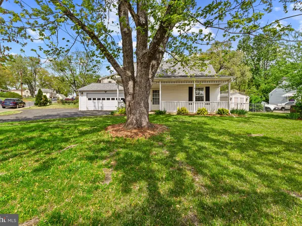 238 Cabbel Dr, Manassas Park, VA 20111