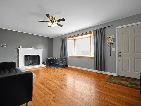 3rd image of 2722 Melane Ave