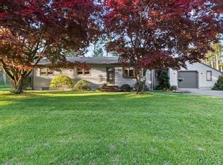 224 Snipatuit Rd, Rochester, MA 02770