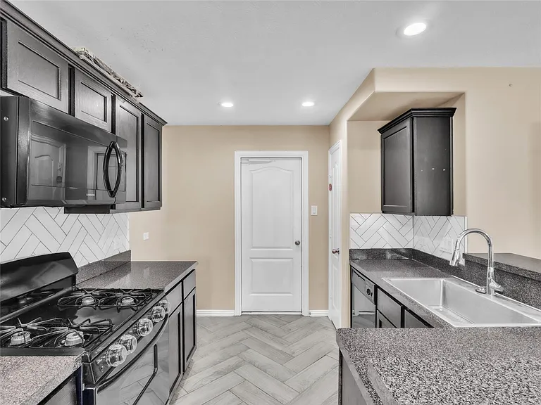 1418 Banbury Ct — Photo 11