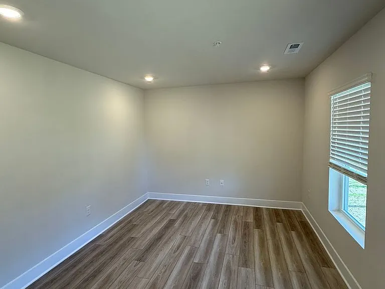 2104 Winterberry Ln — Photo 21