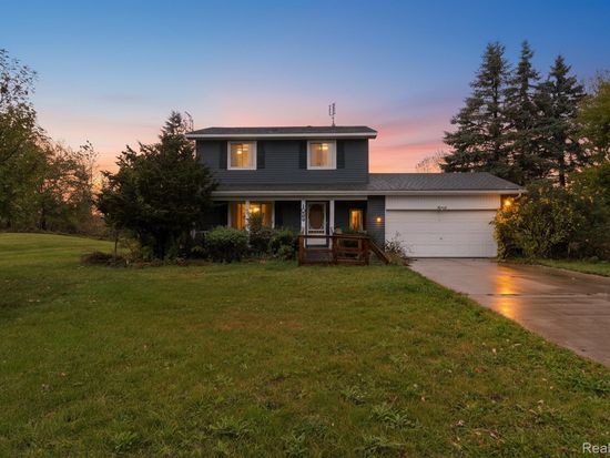 1066 Ramsgate Rd, Flint, MI 48532