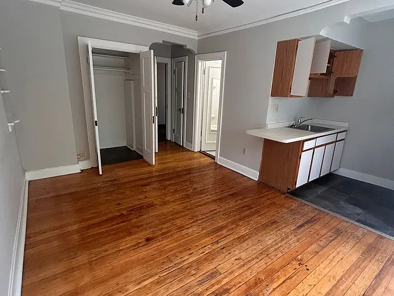 1521 N Franklin Pl — Photo 2