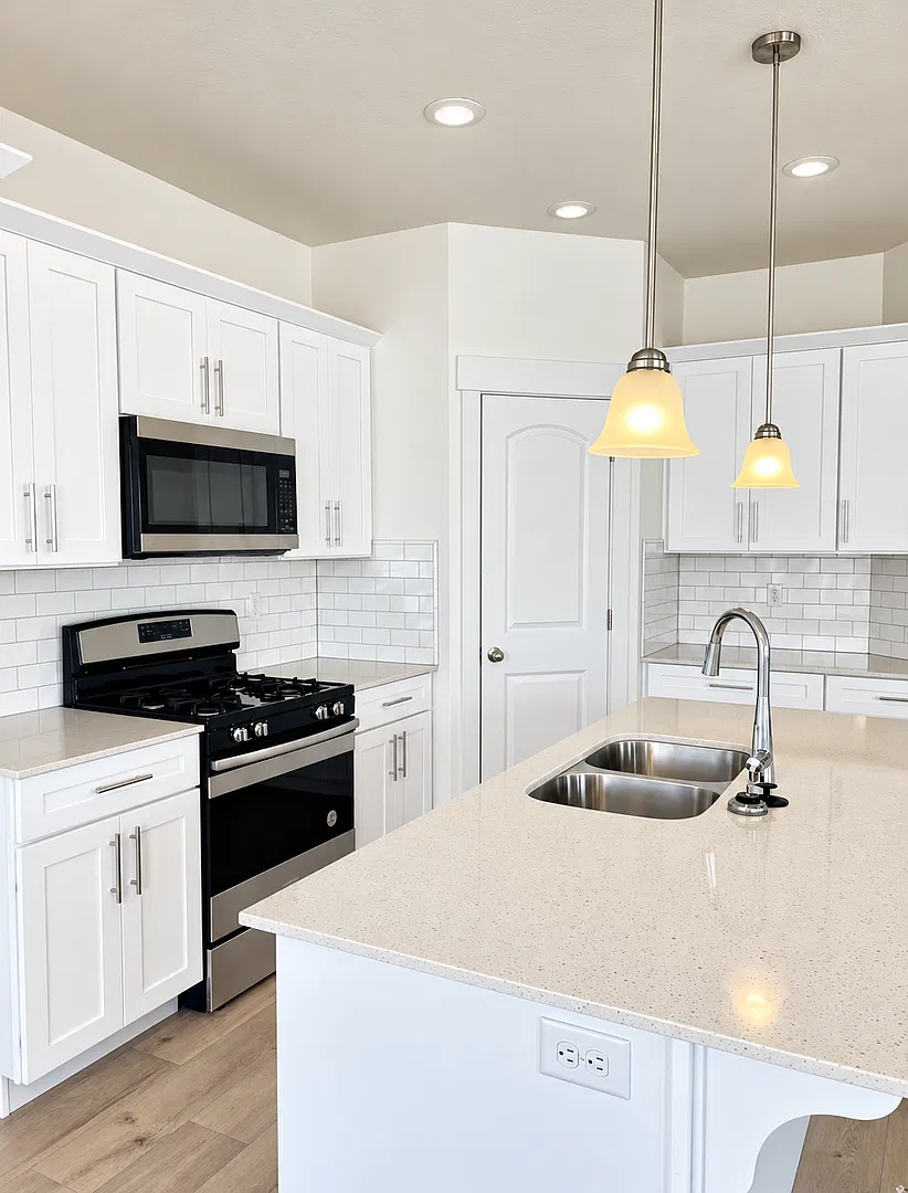 4-Bedroom Townhome | 6 Minutes from Intermountain Children's Hospital — Photo 2