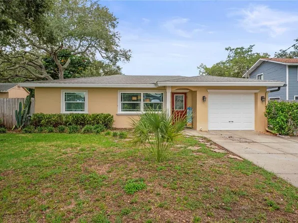10300 Nina St, Seminole, FL 33778