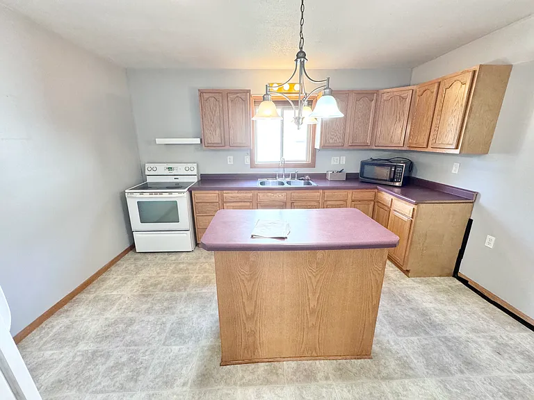 406 E Main St — Photo 7