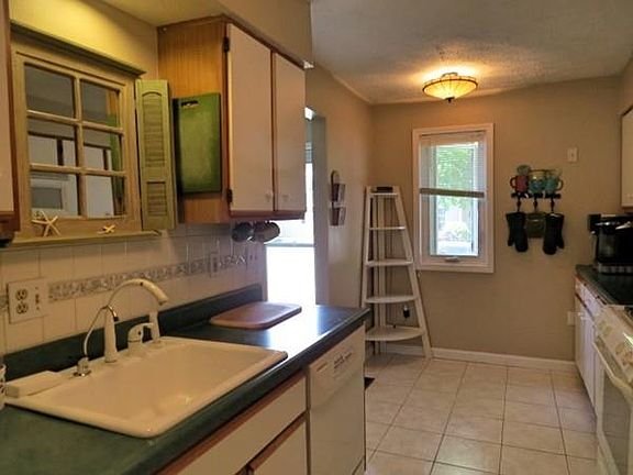 3rd image of 71 Steeplechase Ct