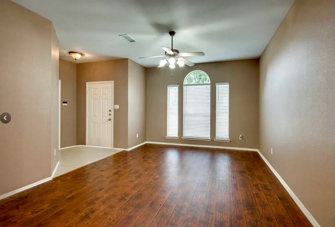 4 bed, 1929 sqft, $2,150 — Photo 4