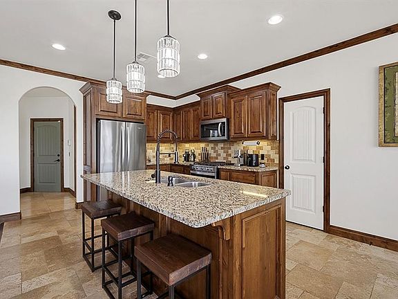 5th image of 2398 Lake Front Dr