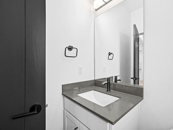 5th image of 42 E Clubview Ln