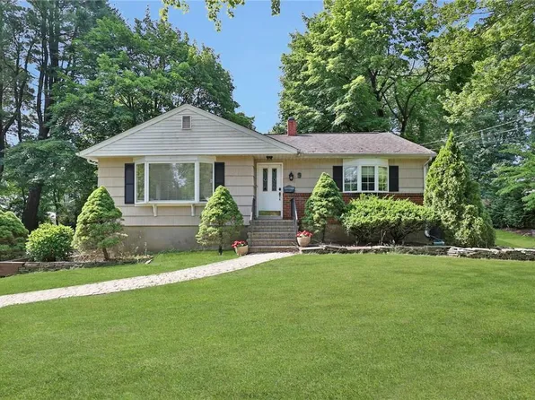9 Deerwood Drive, New City, NY 10956