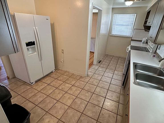 4th image of 2522 E Central Ave