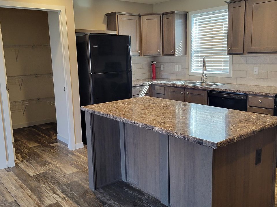 1st image of 228 Golfview Ct #142