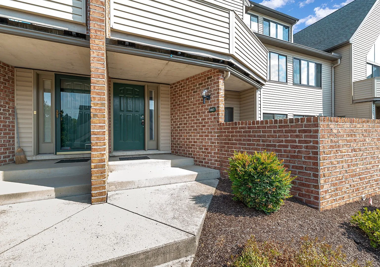 *Coming Soon* Welcome To This Charming 2-Bedroom, 2-Bathroom Town-Home Located In The Desirable H... — Photo 4