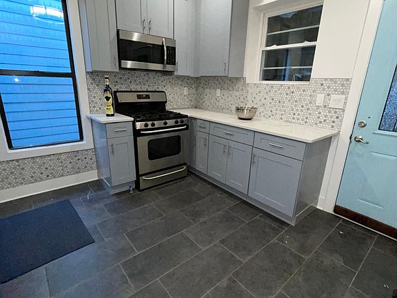 3rd image of 1530 N Washtenaw Ave #2