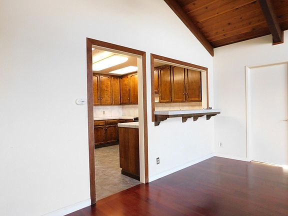 5th image of 733 Club House Dr