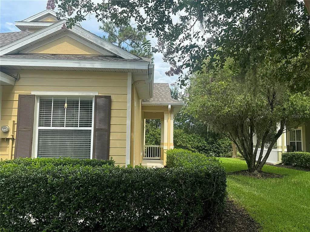 3 bed, 2.5 bath, 1637 sqft, $2,200 — Photo 2