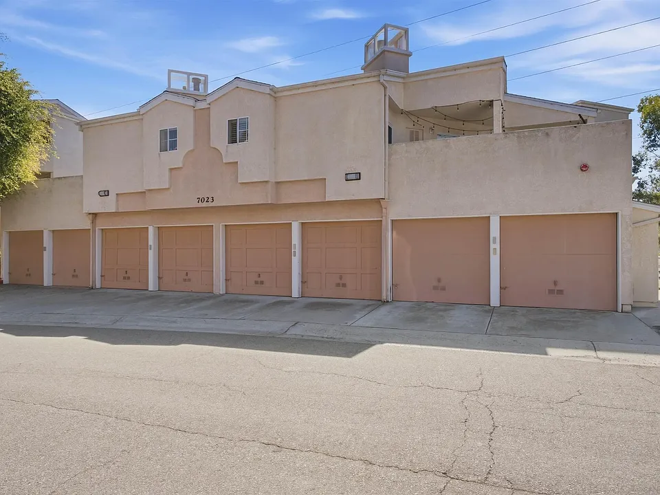 7023 Camino Degrazia #213