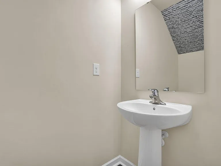 565 Stockton Way — Photo 15