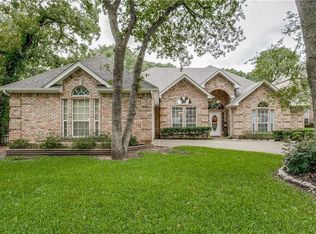 7416 Woodhaven Dr, North Richland Hills, TX 76182
