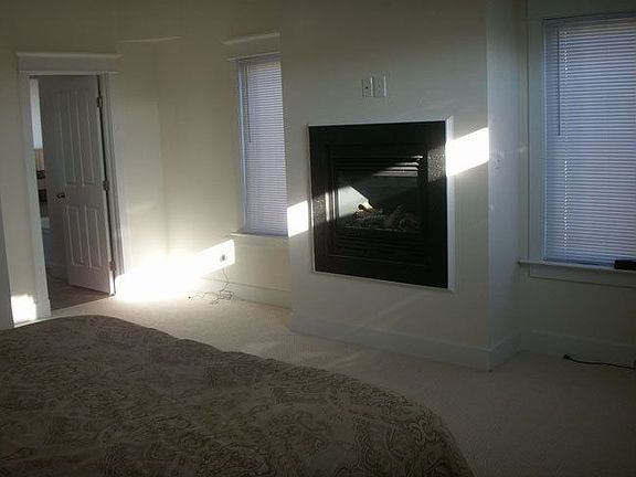 5th image of 9628A 7th Bay St