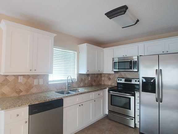 5th image of 4 Lake Forest Pl