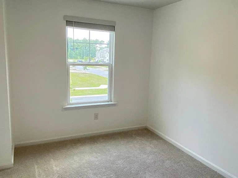 135 E Sunrise Ln — Photo 19