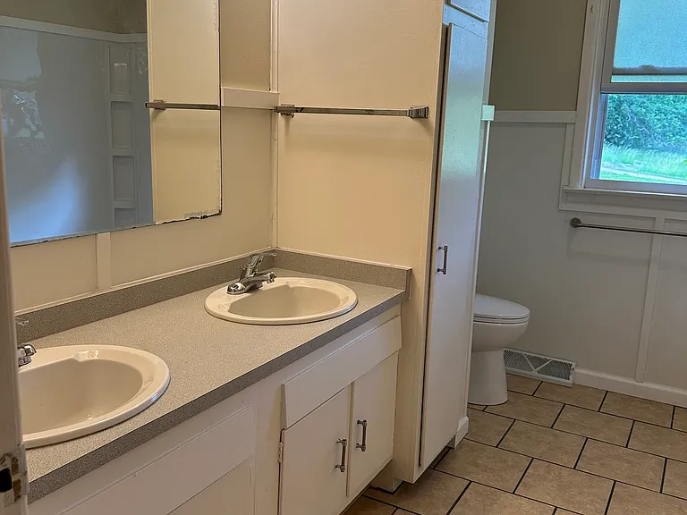 332 Harris Ln — Photo 10