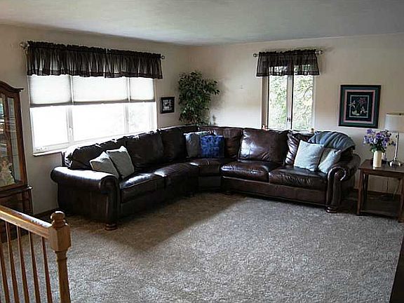 4th image of 315 Vandivort Dr