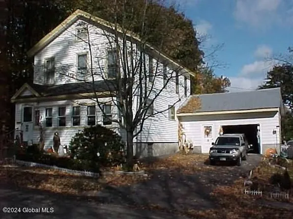 8 3rd Street, Gloversville, NY 12078