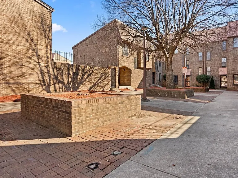 1321 I St NE — Photo 42