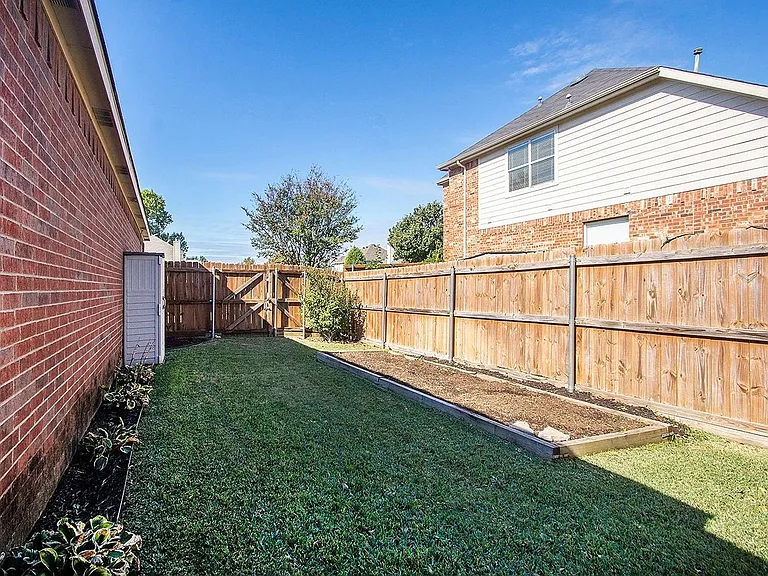 406 Leameadow Dr — Photo 18