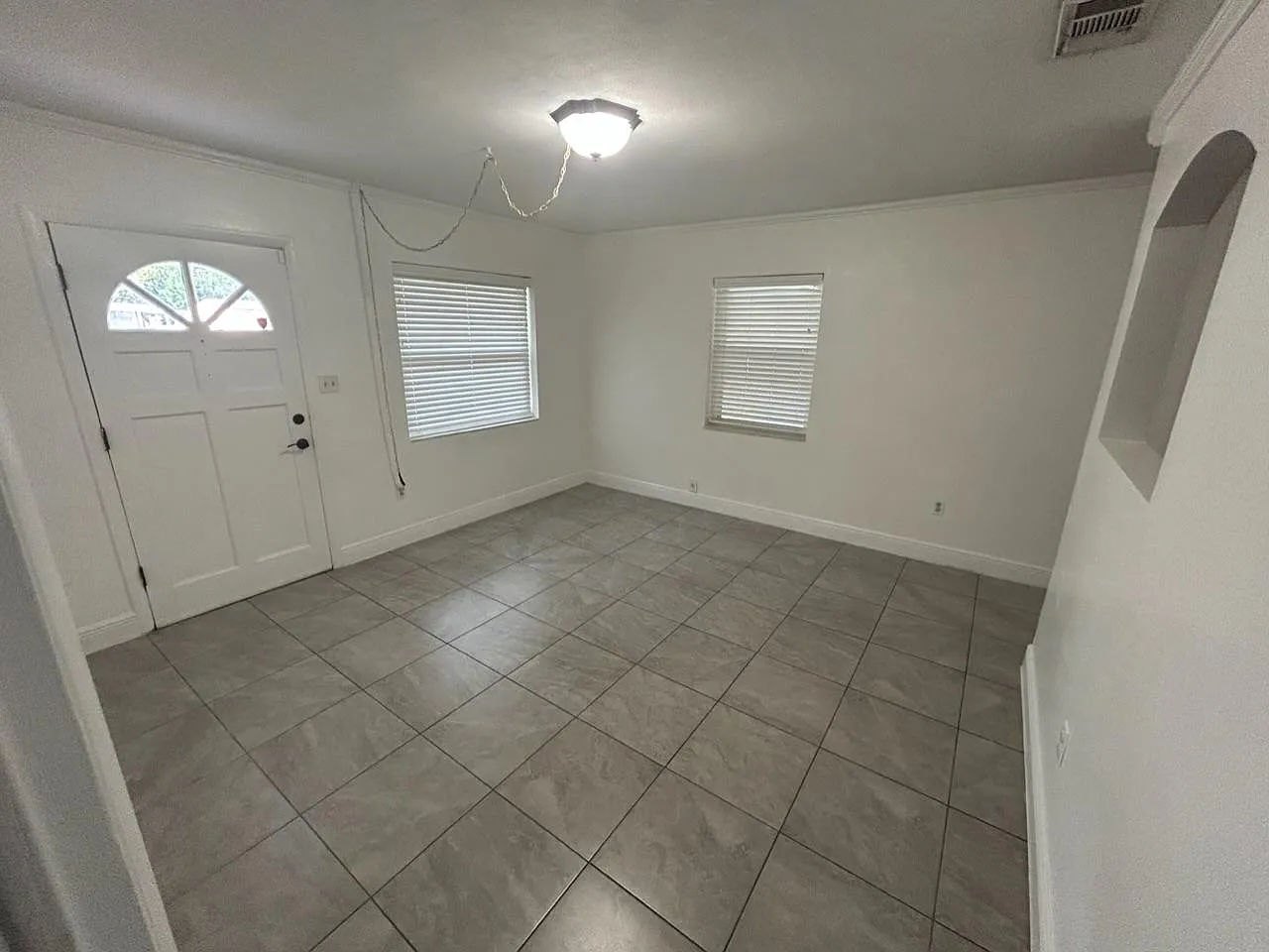 3 bed, 1342 sqft, $2,200 — Photo 3