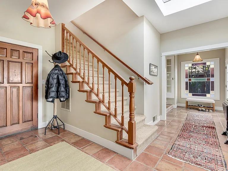 1398 Community Dr — Photo 16