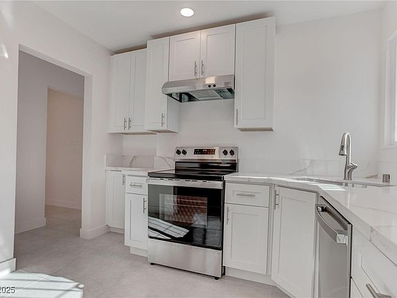 3rd image of 1504 E Ogden Ave