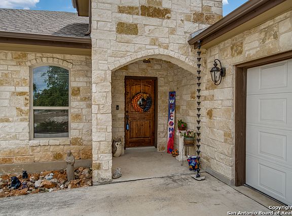 2nd image of 620 Cambridge Dr
