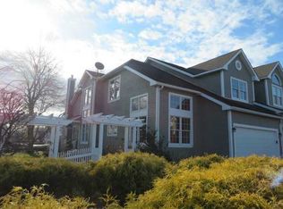 12 Seal Island Rd, Bristol, RI 02809