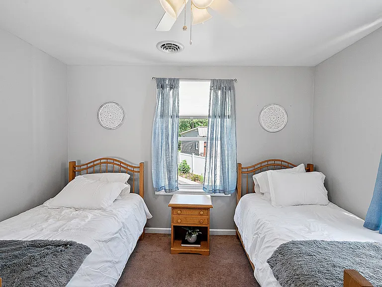 387 Maple Ave — Photo 27