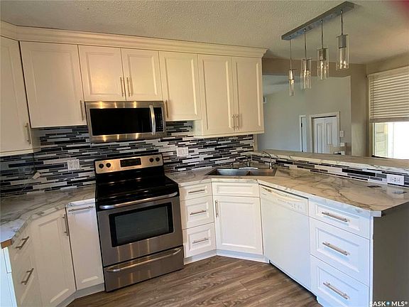 3rd image of 82 Hillbrooke Dr