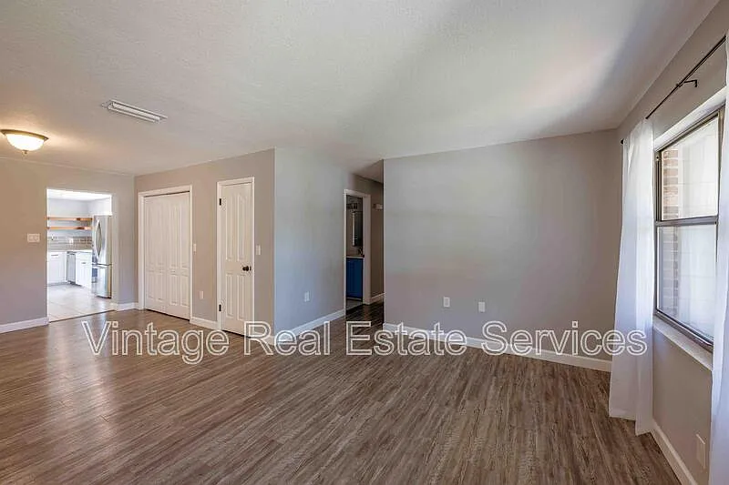 3 bed, 2.0 bath, 1190 sqft, $2,195 — Photo 4
