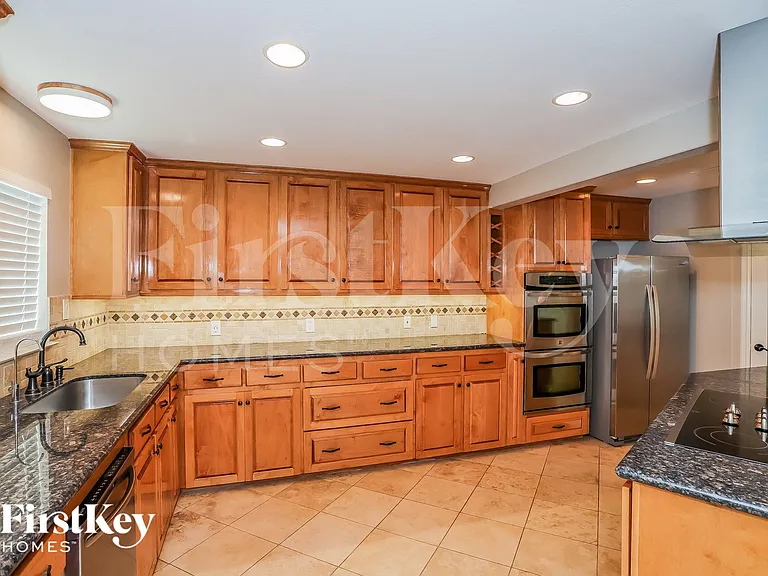 7902 Beaufort Dr — Photo 4