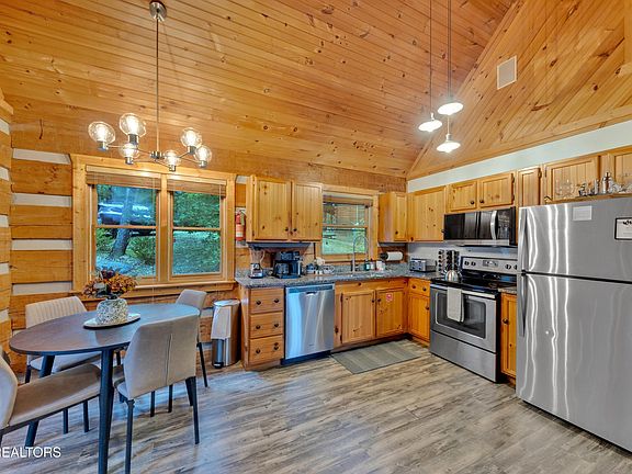 3rd image of 2224 Hidden Mountain Rd