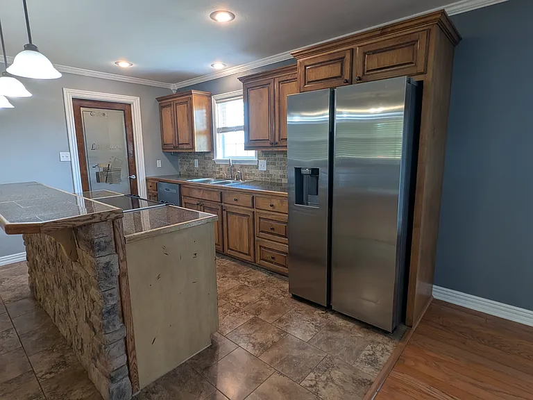 435 Gunther Cir — Photo 3