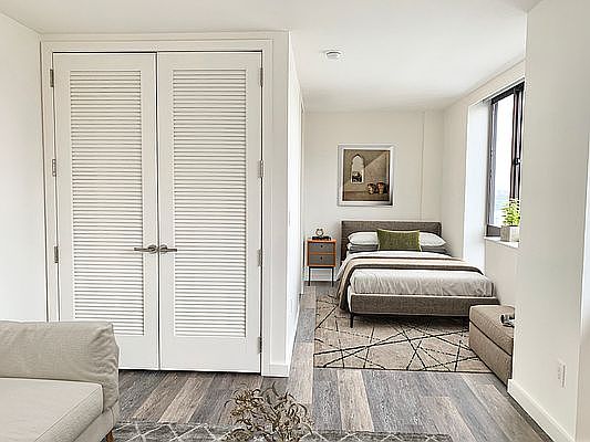 4th image of 520 W 43rd St APT 18C