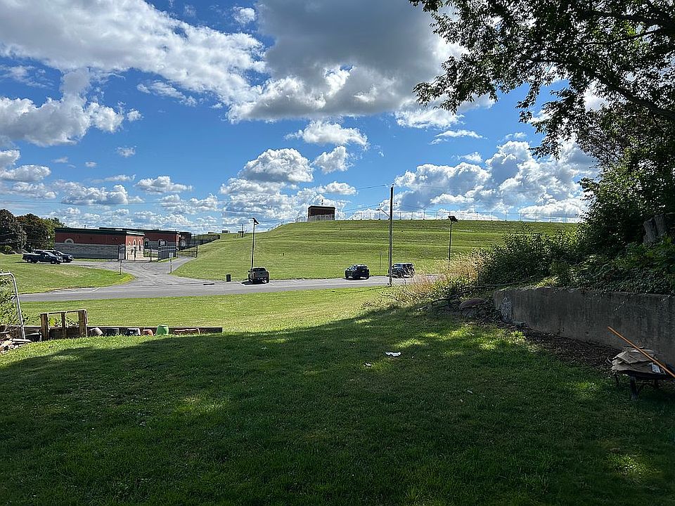 2nd image of 219 Rider Ave