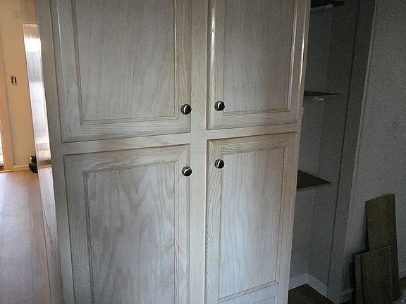 5th image of 844 Campbell St